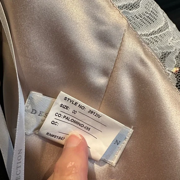 Elegant White Lace Dress with Belt - Picture 6 of 12